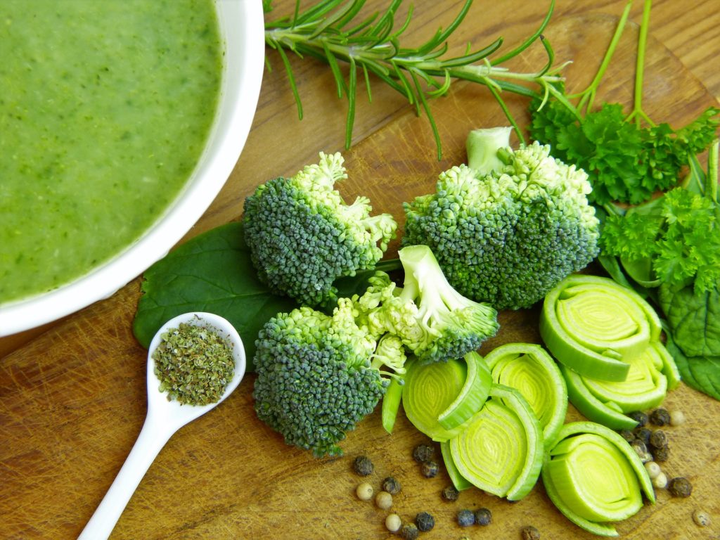 Onbewerkt plantaardige/ whole food plant based/ gezonde vegan soep recepten